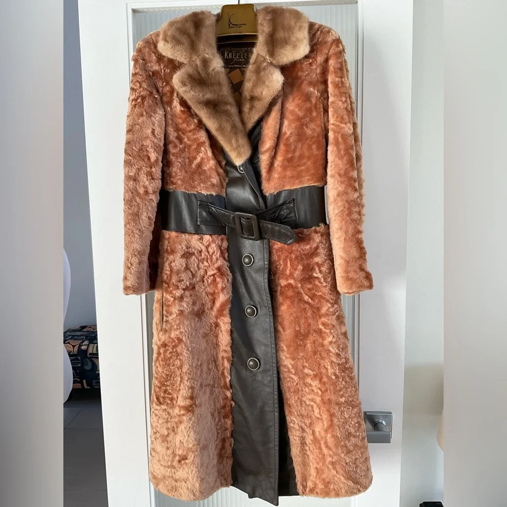 Vintage Kneeter Furs Coat - Picture 12 of 13
